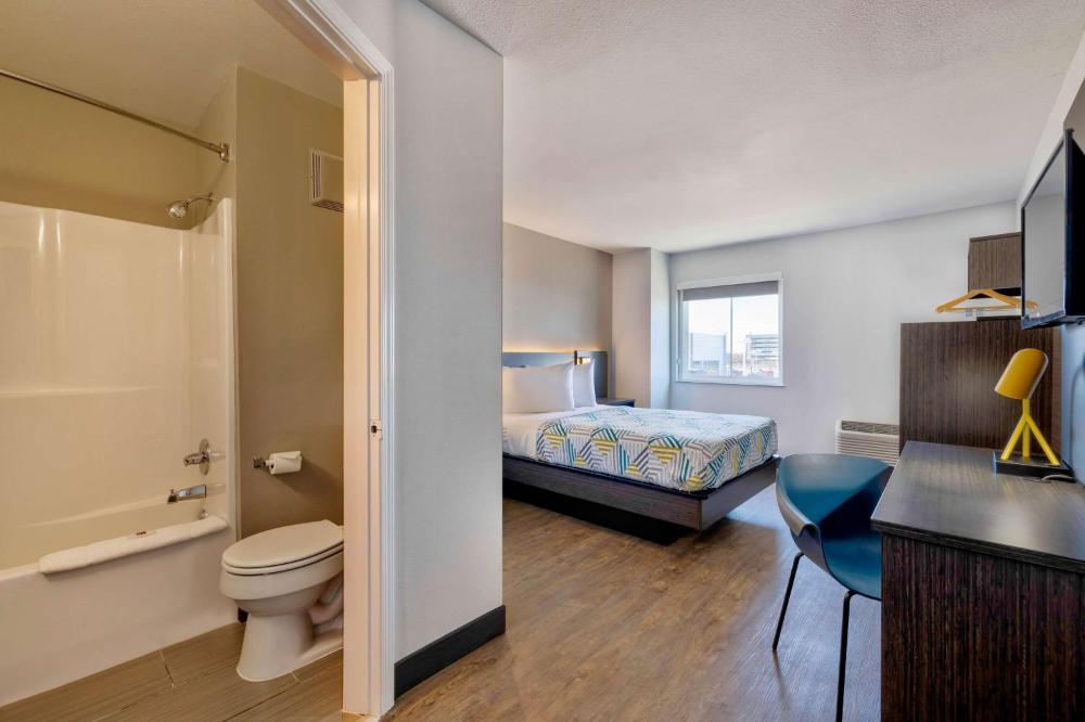 King Room - Disability Access - Non-Smoking interior